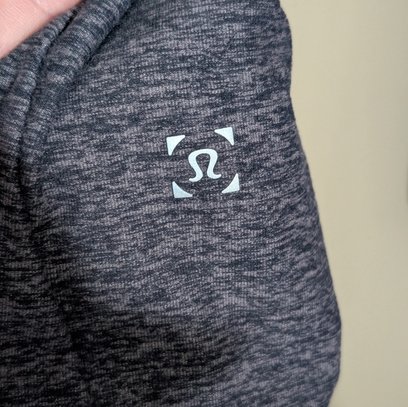Lululemon Surge Warm Men’s Large 1/2 Zip Pullover, Gray - Picture 3 of 4